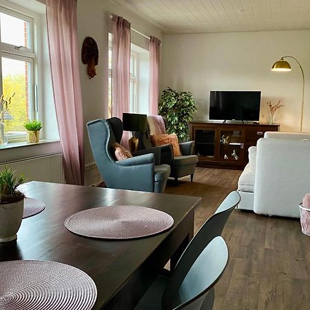 Schoene Ferienwohnung Itzehoe Bagian luar foto